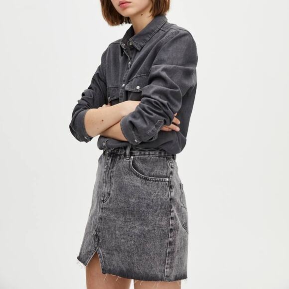 Pull & Bear Gray Fitted Denim Mini Skirt - Picture 1 of 12